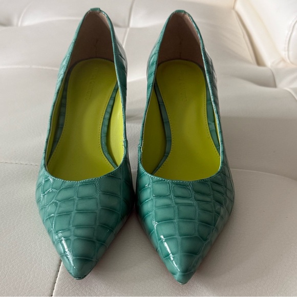 Vince Camuto Teal Crocodile Pattern Heels - Picture 6 of 11